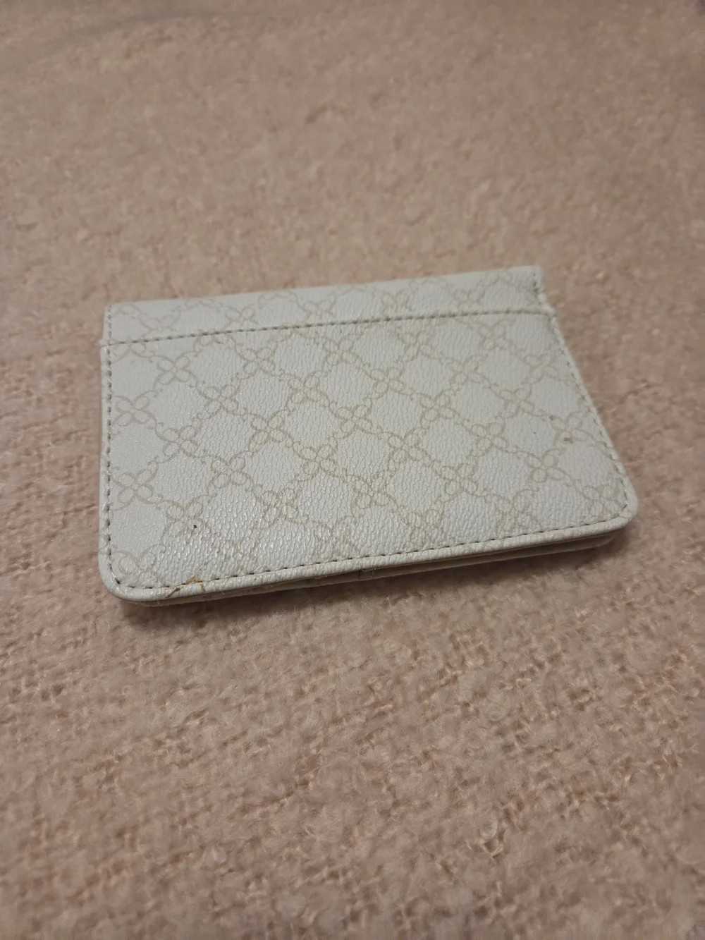 Nine West White Patterned Card & Key Holder with Silver Logo